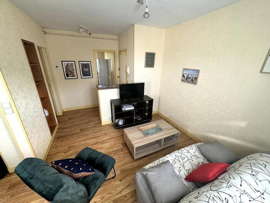 Appartement Proche De L'Hyper-Centre Avec Garage Caen Luaran gambar
